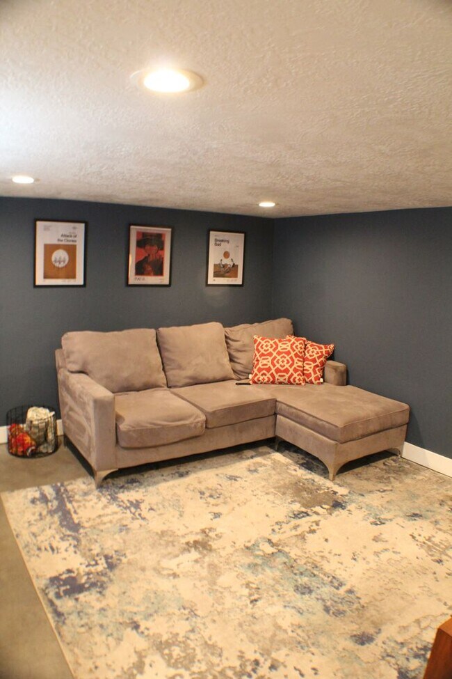 Building Photo - GORGEOUS Salt Lake Home!!!