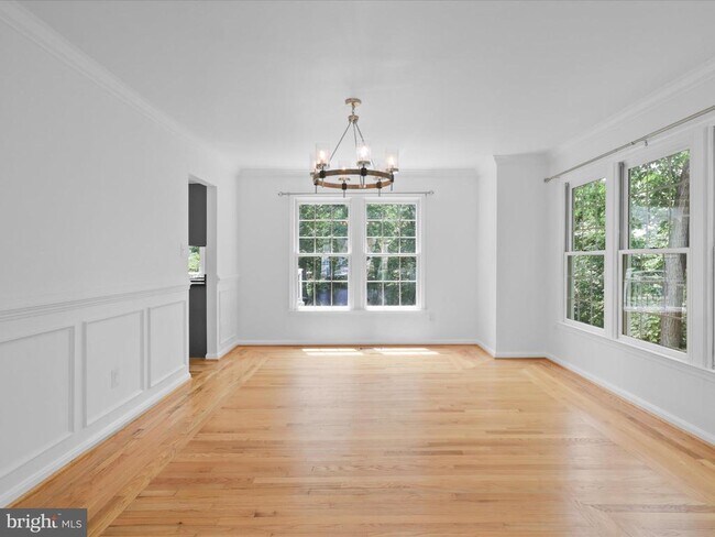 Building Photo - 1518 Summerset Pl