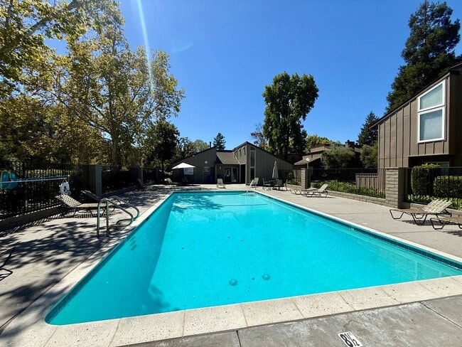 Building Photo - 105 Walnut Hill Ct