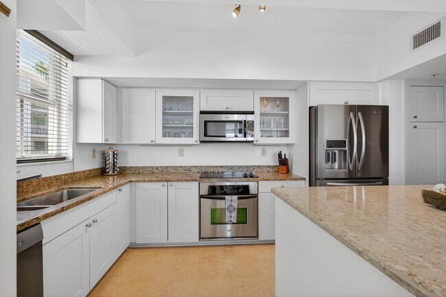 Building Photo - 275 NW Flagler Ave