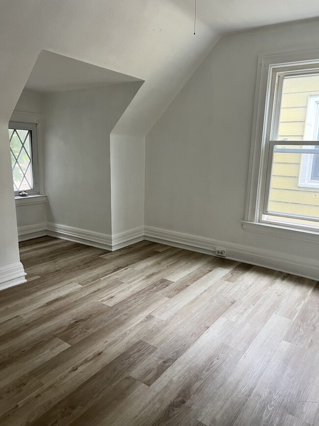 Building Photo - 456 27th St