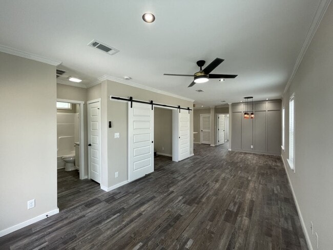 Building Photo - 437 Andros