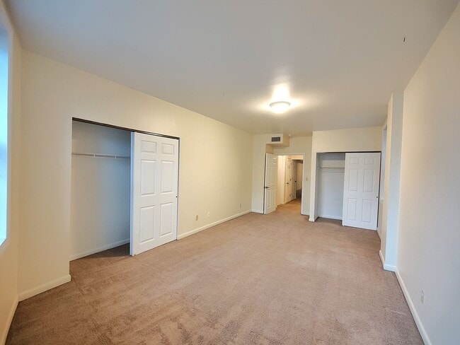 Building Photo - *Spacious 1BD/1BA 2nd Floor Apartment for rent in Dormont*