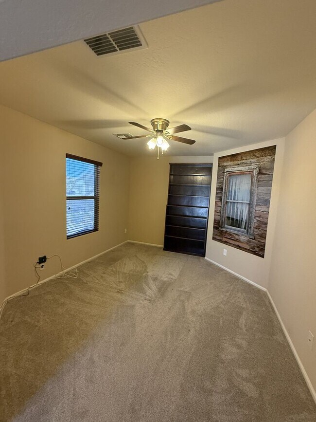 Building Photo - 40397 W Sanders Way