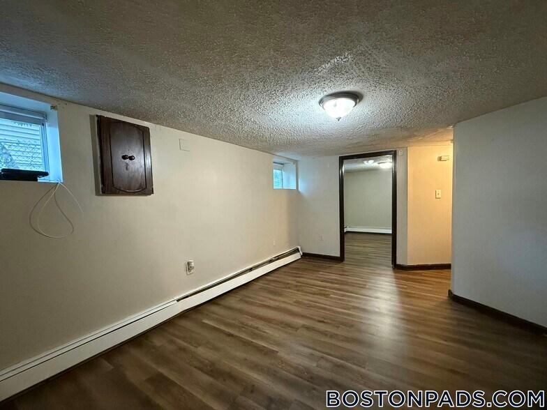 Building Photo - 31 Seattle St