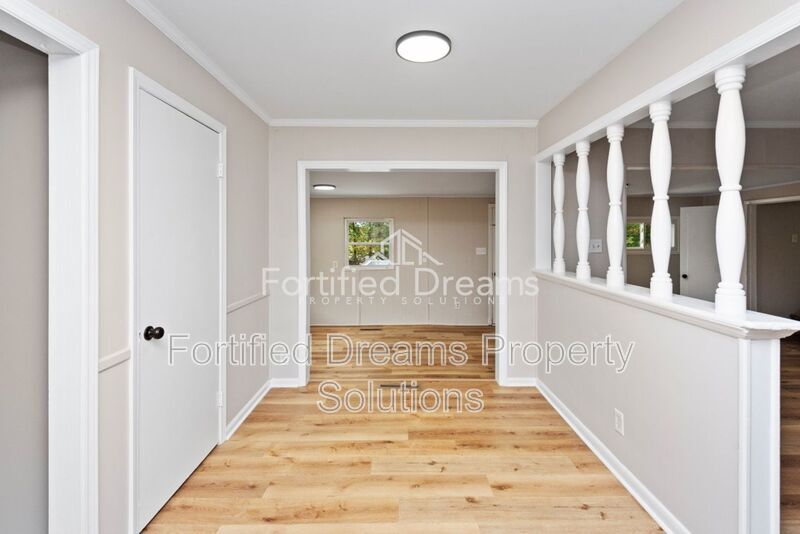 Building Photo - 1806 Heilwood Dr