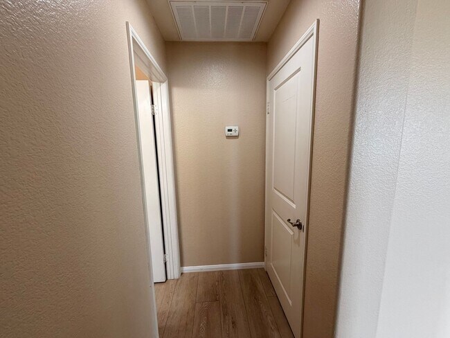 Building Photo - 1729 Cripple Creek Dr