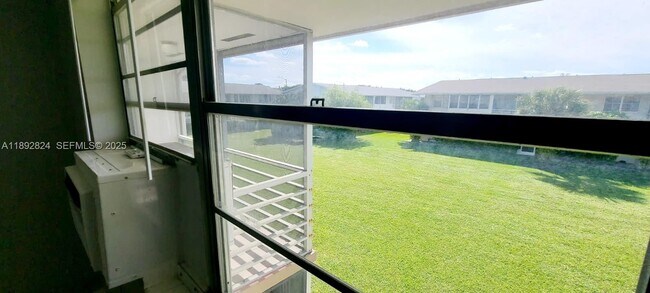 Building Photo - 287 Norwich L