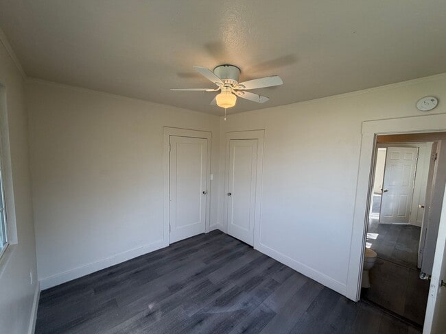 Building Photo - Bungalow nestled in East Sacramento!