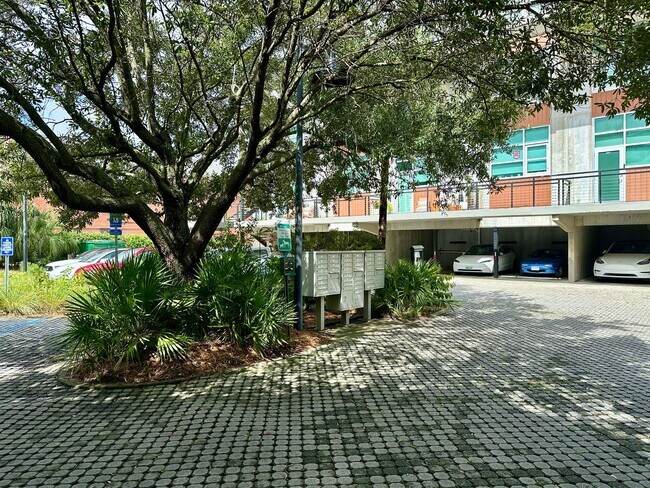 Building Photo - 2 BED | 2.5 BATH | URBAN CONDO | DOWNTOWN ...