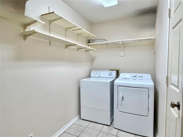 Building Photo - 2633 Bauer Dr