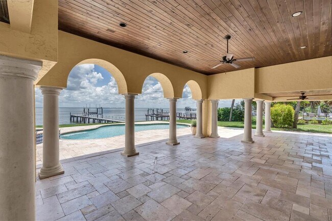 Building Photo - 5810 Bahama Shores Dr S