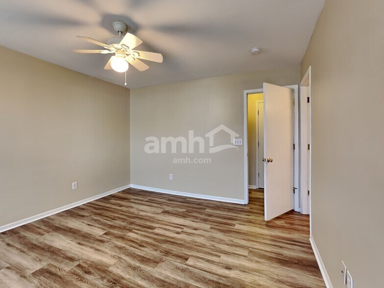 Building Photo - 5785 Chase Run