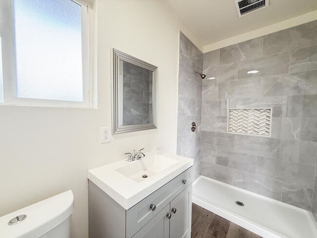 Building Photo - 4 bed 3 bath Single-family Home in Glenview/Lower Diamond area of Oakland