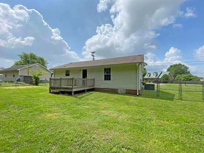 Building Photo - 581 Oakmont Dr