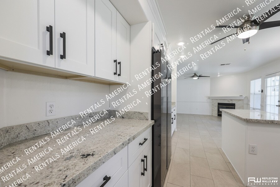 Building Photo - 2238 E Bel Air Ln