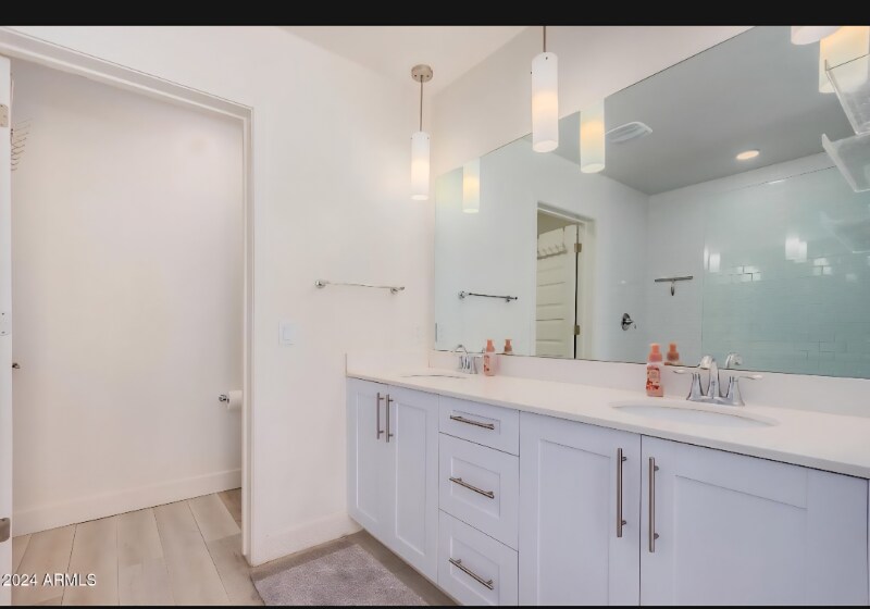Building Photo - 7300 E Earll Dr