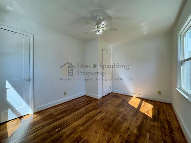 Building Photo - 1617 Roseland St