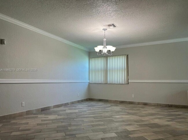 Building Photo - 633 NE 2nd St