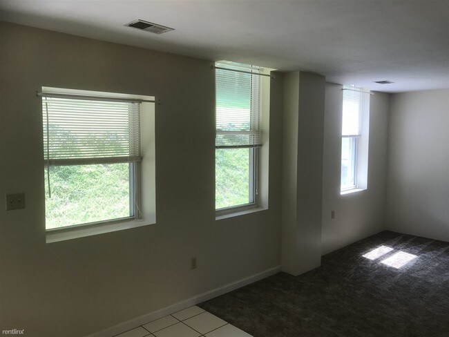 Building Photo - 2 br, 1 bath Apartment - 25 Main St B-2