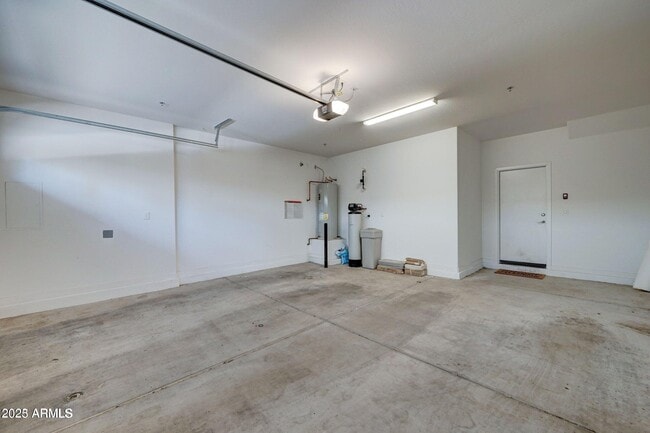 Building Photo - 1717 E Dogwood Ln