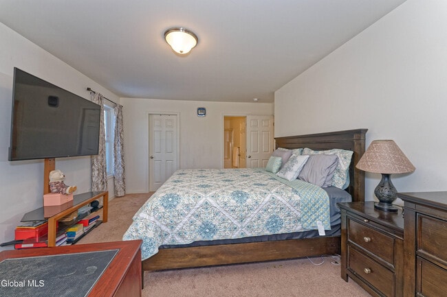 Building Photo - 1 Haywood Ln