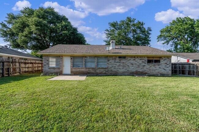 Building Photo - 9903 Cane Creek Dr