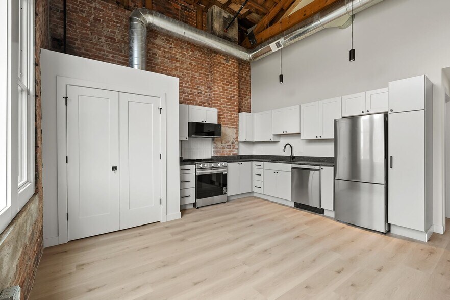 Building Photo - 266 E Michigan Ave