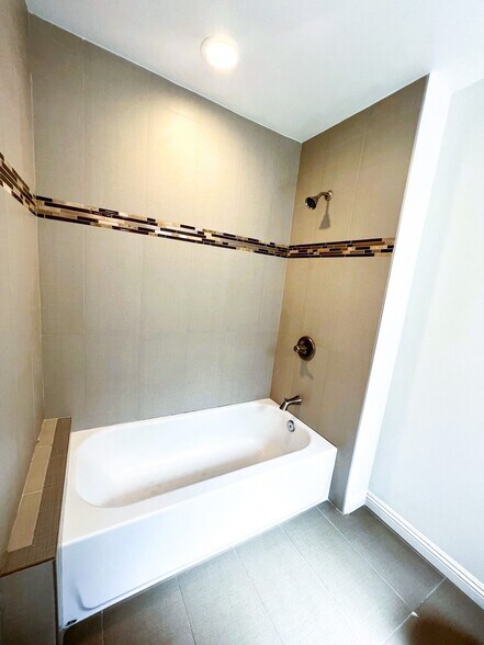 Building Photo - 1122 10th St