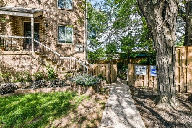 Building Photo - 1774 Dogwood Dr