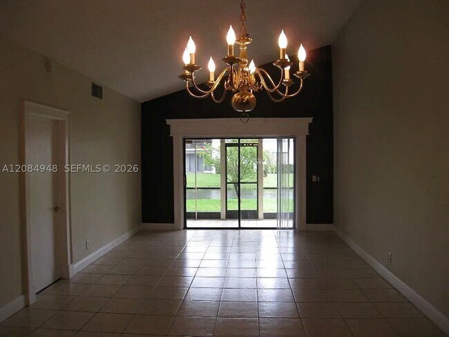 Building Photo - 447 Lakeview Dr