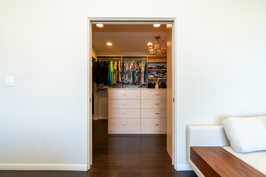 Building Photo - 3865 Buena Park Dr