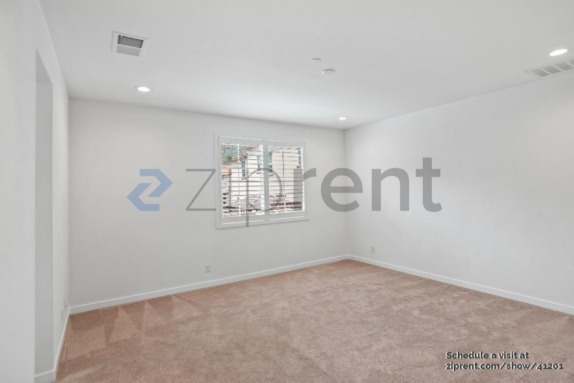Building Photo - 1280 Hernandez Wy
