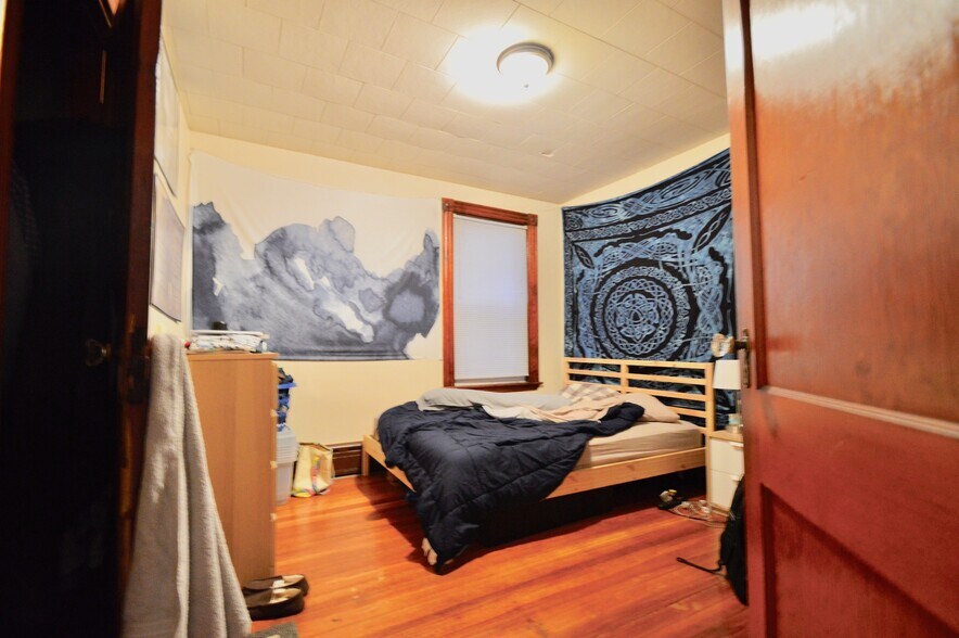 Building Photo - 141 Cottage St