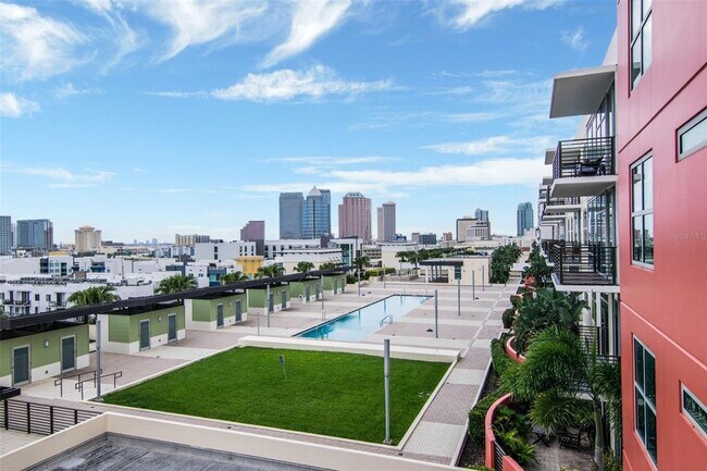 Building Photo - 1208 E Kennedy Blvd