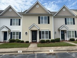 Building Photo - 3 Bedroom, 2.5 Bathroom Townhouse in High ...