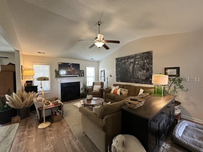 Building Photo - 312 S Brandon Way