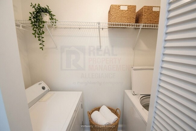 Building Photo - Prime Rental: Spacious 2-Bed, 2-Bath In Carmel Lakes Gated Community