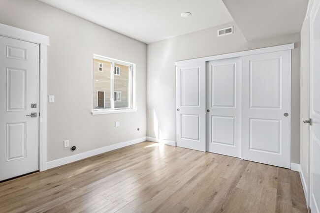 Building Photo - Brand New Townhouse in Yakima!