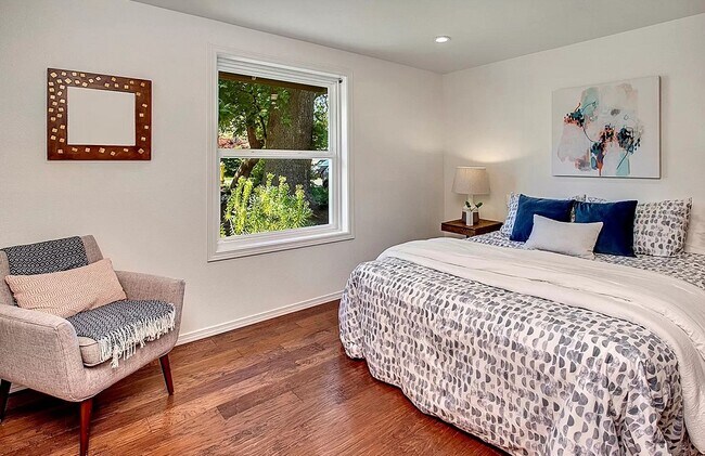 Building Photo - 18322 9th Ave NE