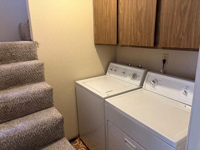 Building Photo - 2 bedroom plus loft condo with carport