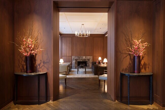 Building Photo - 159 E Walton Pl