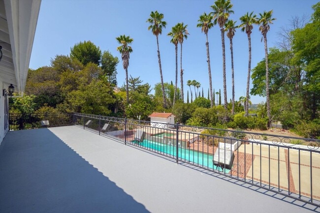 Building Photo - 4041 Alonzo Ave