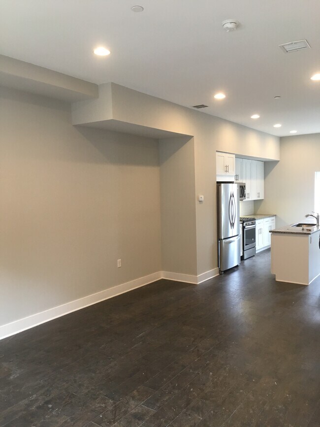 Building Photo - 1515 N Mascher St