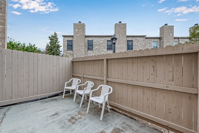 Building Photo - 8077 El Mundo St
