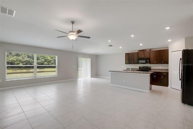 Building Photo - 7122 Samuel Ivy Dr