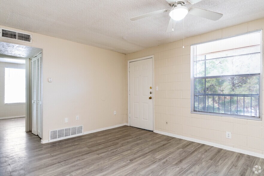 2BR, 1BA - 670SF - Tigua Village