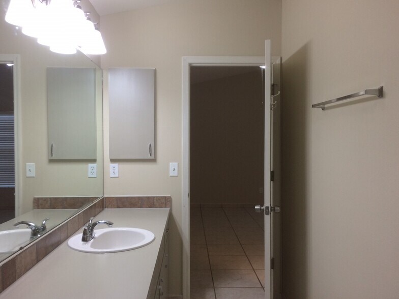 Building Photo - 4232 Pacifica Dr