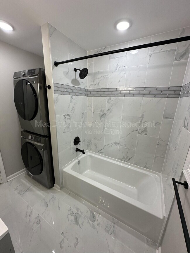 Building Photo - 12317 Metlock Rd