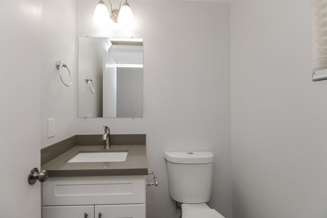 Building Photo - 2476 W Gypsum Ave
